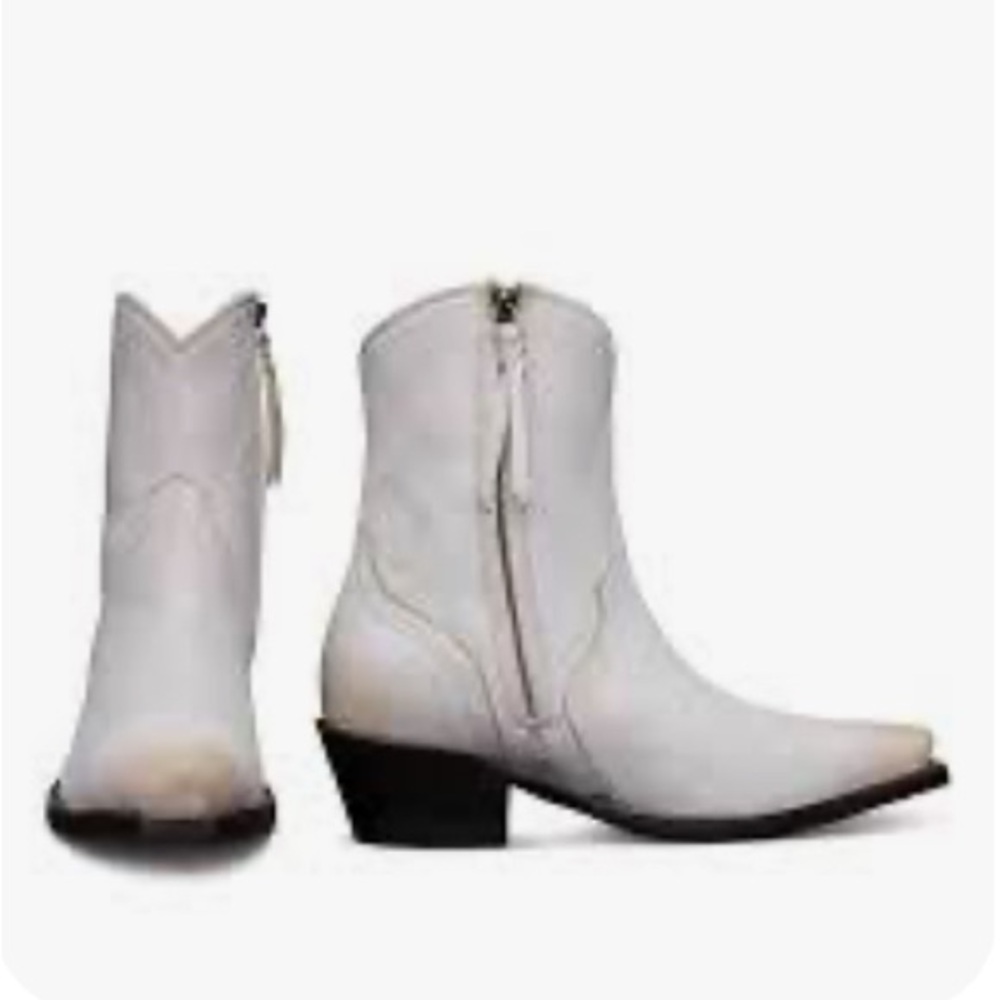 ISO Whitewash Dakota Boots by Tecovas